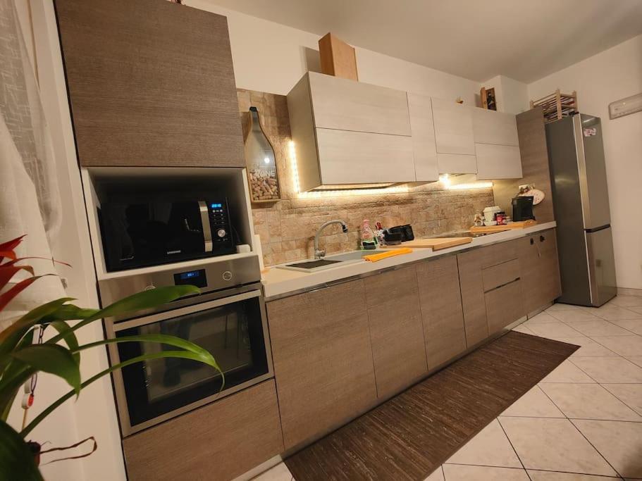 "Come A Casa" - Appartamento Gigi - Self Check In - Ospedale Humanitas - Forum Assago - Tram15 Rozzano Exterior foto
